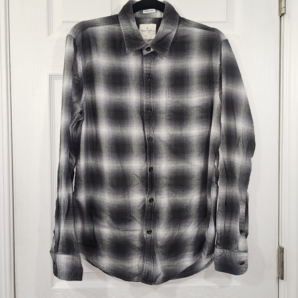 American Eagle Black Gray & White Plaid Long Sleeve Button Down Size Medium